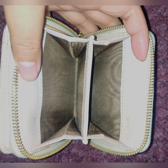 Chloe Compact Zippy Bifold Bow Wallet Beige - Picture 3 of 9